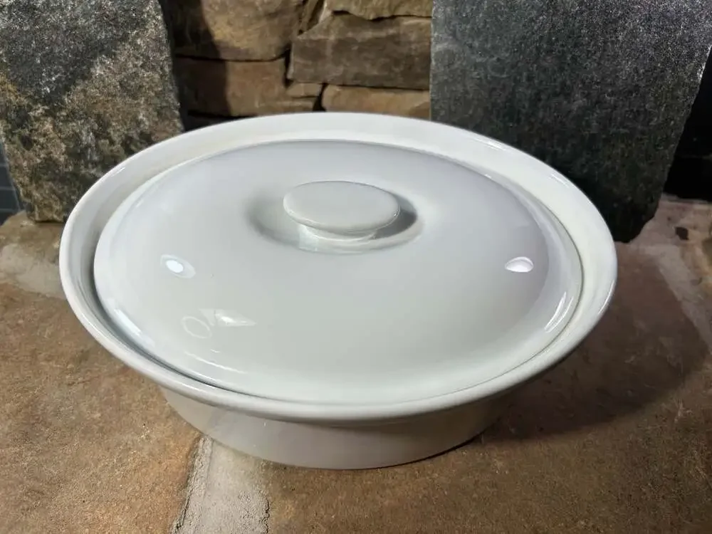 Cordon Bleu White Oval Casserole covered dish oven / microwave safe elegant